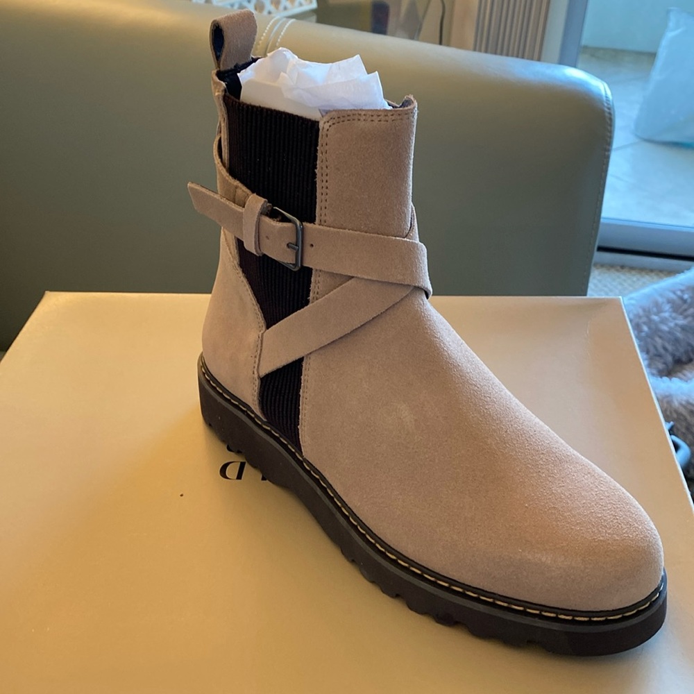 Donald Pliner boots